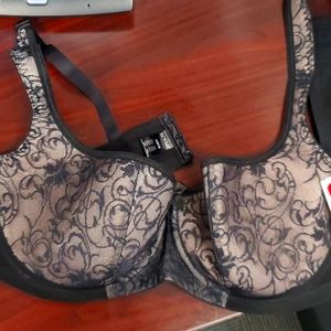 42C (US sizing) black lace bra